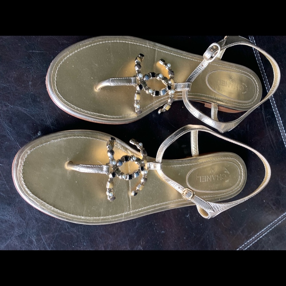 Chanel CC Logo flat sandals